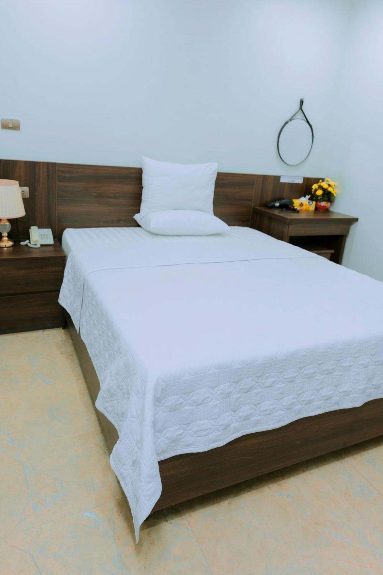 Thu Ha Hotel Uong Bi Εξωτερικό φωτογραφία