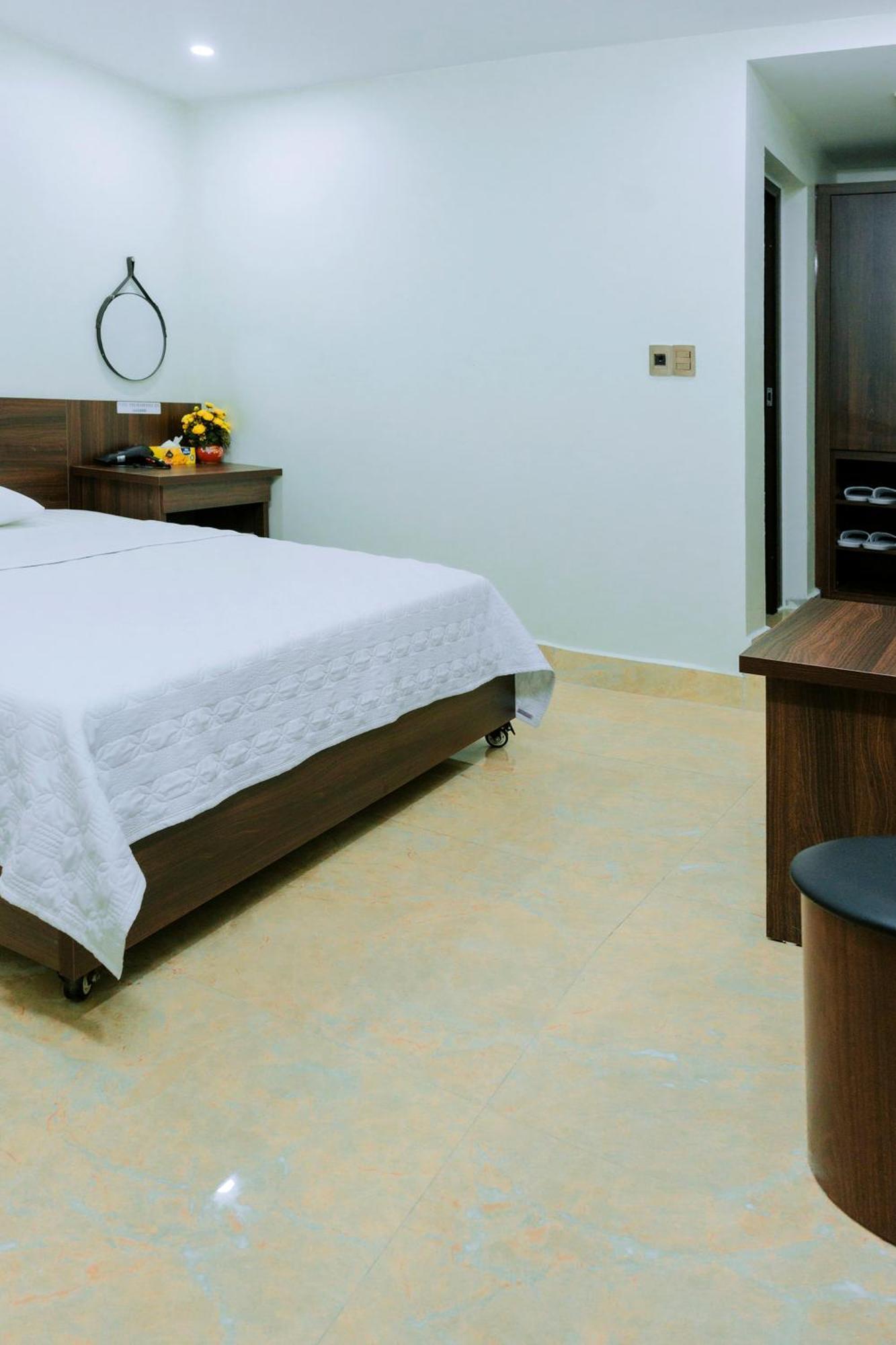 Thu Ha Hotel Uong Bi Εξωτερικό φωτογραφία