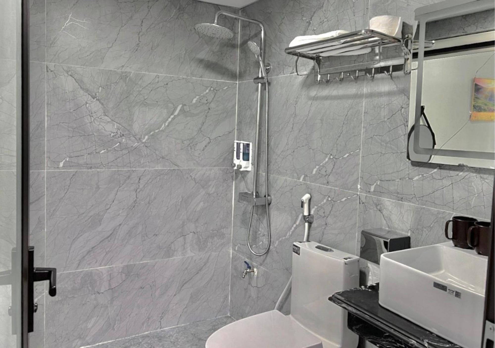 Thu Ha Hotel Uong Bi Εξωτερικό φωτογραφία
