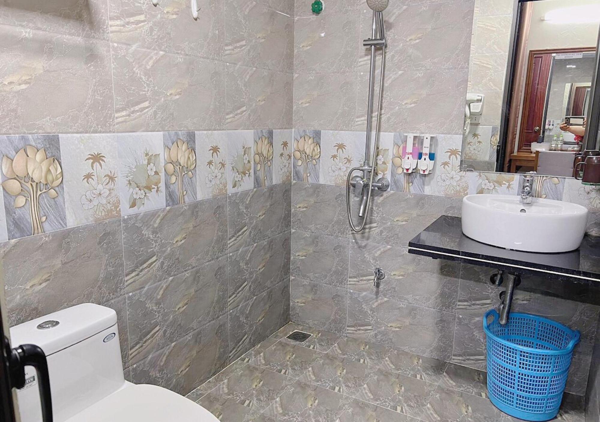 Thu Ha Hotel Uong Bi Εξωτερικό φωτογραφία