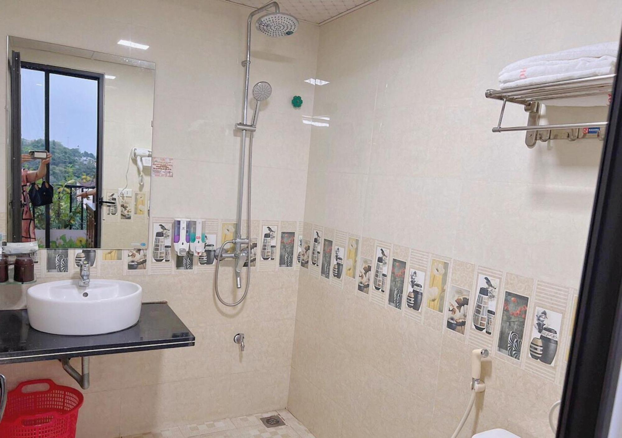Thu Ha Hotel Uong Bi Εξωτερικό φωτογραφία